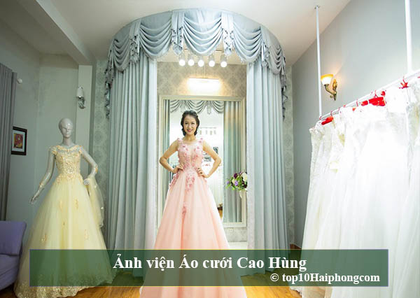 Hải Tú lộ ảnh mặc váy cưới nghi vấn sắp lên xe hoa